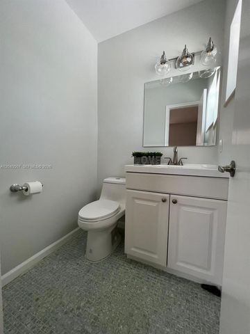 1300 N 17th Ave 205, Hollywood, FL 33020