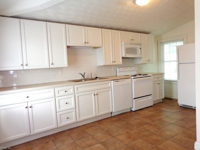 2016 E Ocean View Ave Apt 9, Norfolk, VA 23503