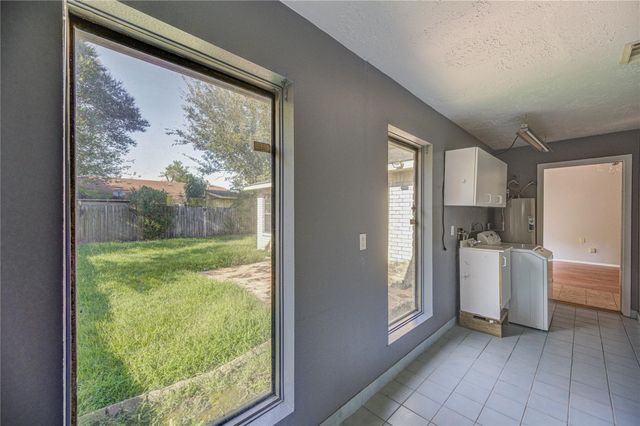 1510 Chestnut Tree Lane, Houston, TX 77067