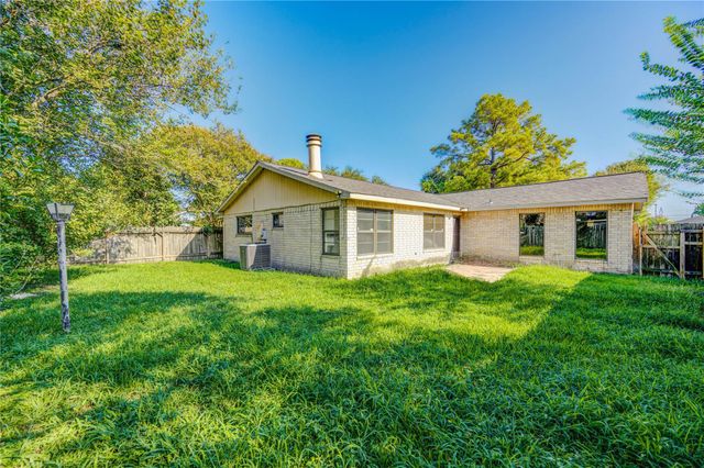 1510 Chestnut Tree Lane, Houston, TX 77067