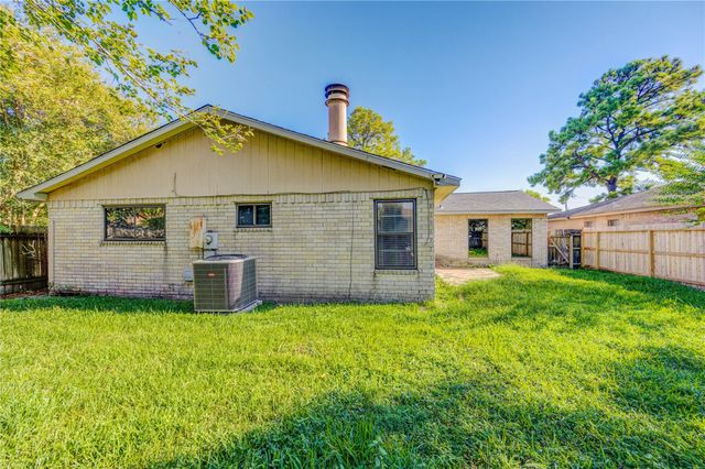 1510 Chestnut Tree Lane, Houston, TX 77067