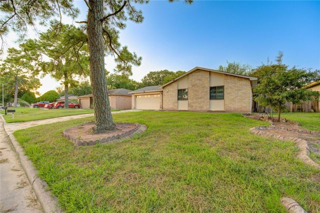 1510 Chestnut Tree Lane, Houston, TX 77067