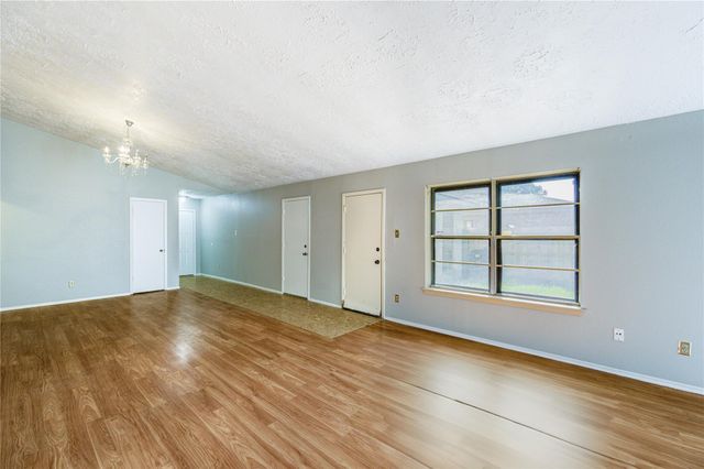 1510 Chestnut Tree Lane, Houston, TX 77067