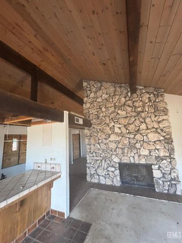 10648 Mountain View Road, Bakersfield, CA 93307