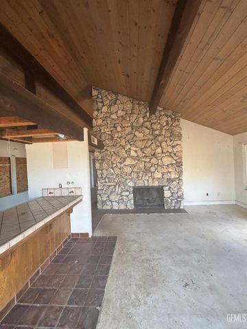 10648 Mountain View Road, Bakersfield, CA 93307