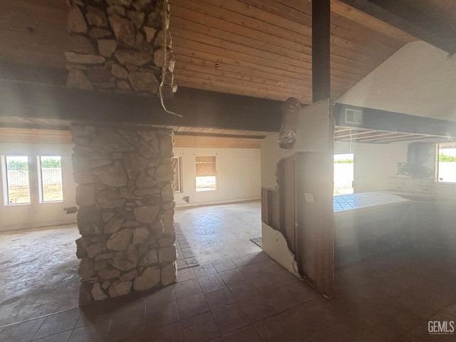 10648 Mountain View Road, Bakersfield, CA 93307
