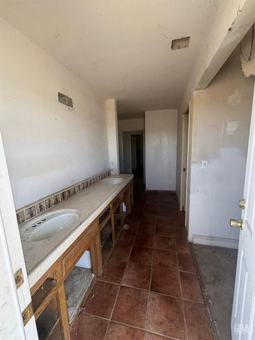 10648 Mountain View Road, Bakersfield, CA 93307