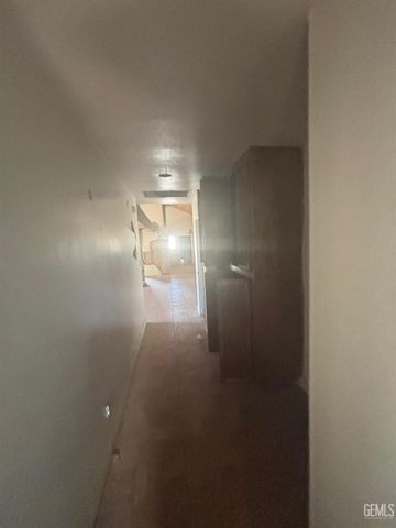 10648 Mountain View Road, Bakersfield, CA 93307