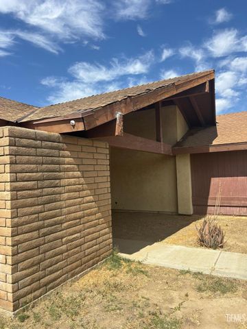 10648 Mountain View Road, Bakersfield, CA 93307