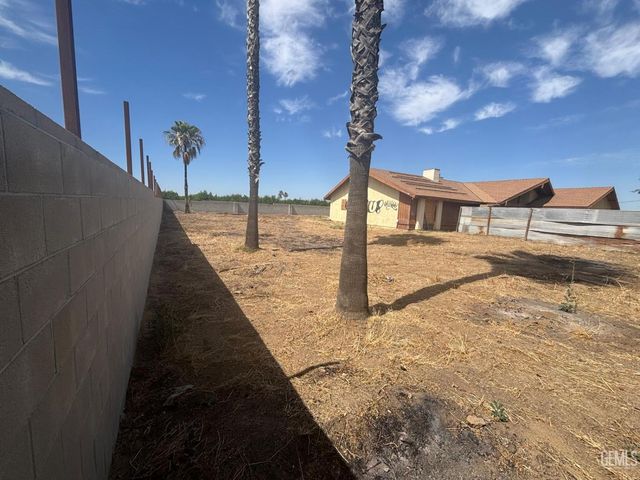 10648 Mountain View Road, Bakersfield, CA 93307