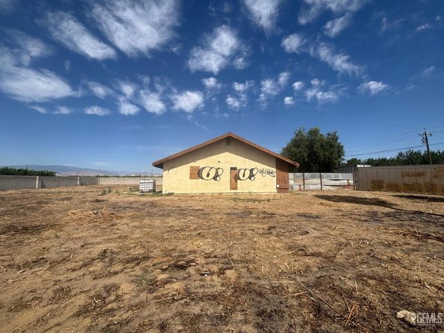 10648 Mountain View Road, Bakersfield, CA 93307