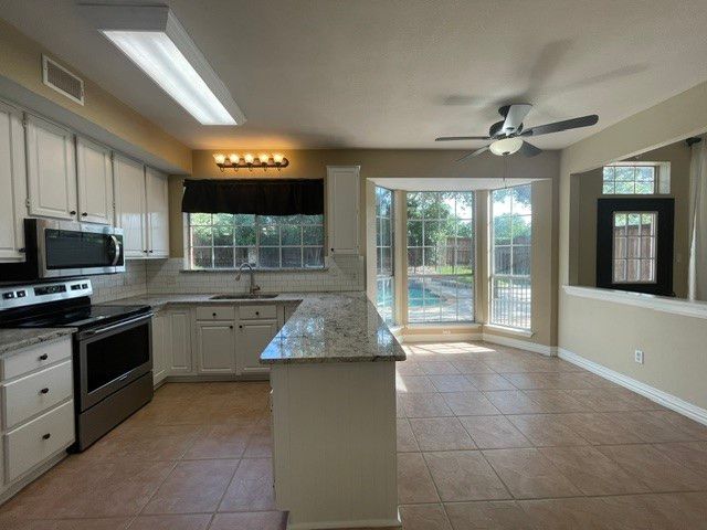 3222 Mapleridge Drive, Grapevine, TX 76051