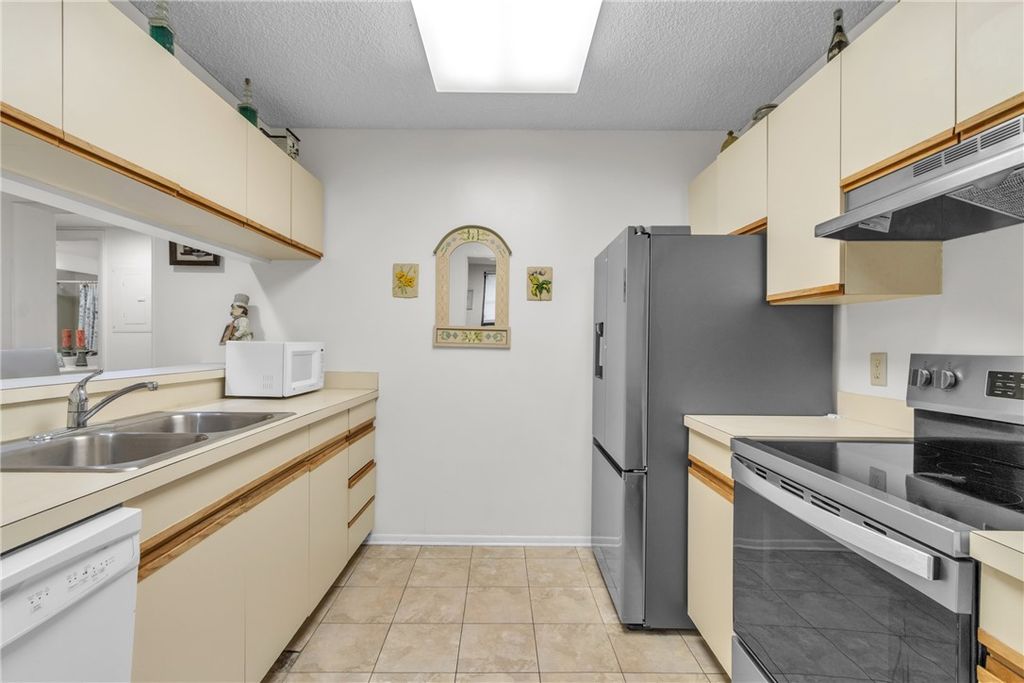 12 Plantation Drive 106, Vero Beach, FL 32966