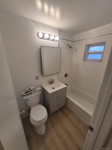 58 58 S Clinton, Bay Shore, NY 11706