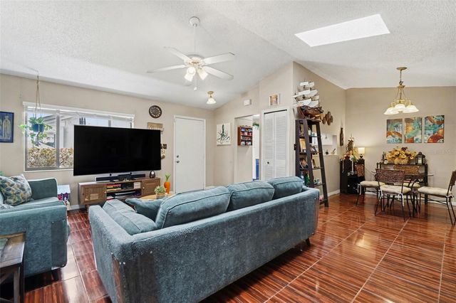 596 LAKE DOE BLVD, Apopka, FL 32703