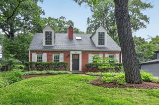 14 Walnut Road, Glen Ellyn, IL 60137