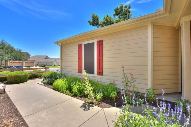 221 Bonham LOOP, Georgetown, TX 78633