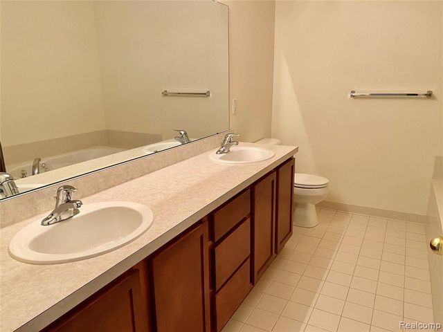 251 S Village Way 21, Canton, MI 48188