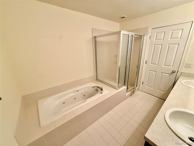 251 S Village Way 21, Canton, MI 48188