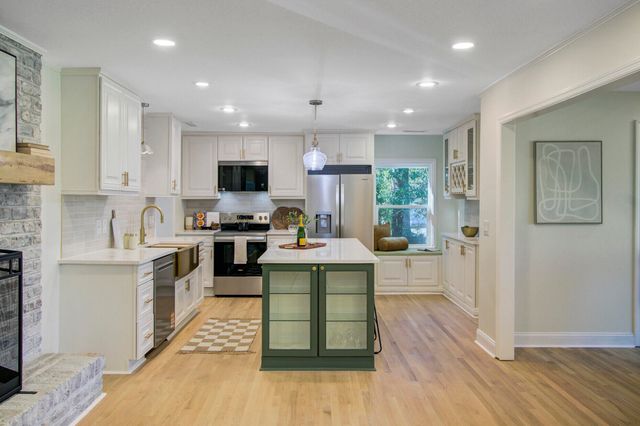 1223 Charlestowne Drive, Charleston, SC 29407