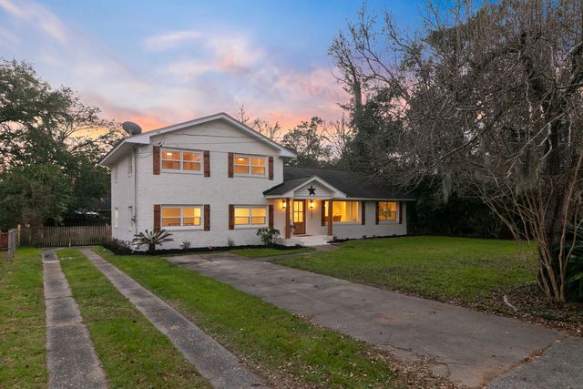 1223 Charlestowne Drive, Charleston, SC 29407