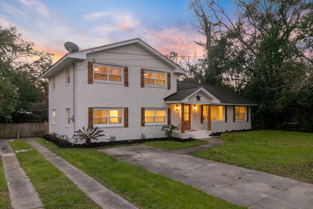 1223 Charlestowne Drive, Charleston, SC 29407