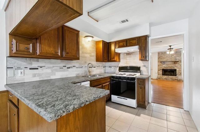 2106 Wickburn Drive, Spring, TX 77386