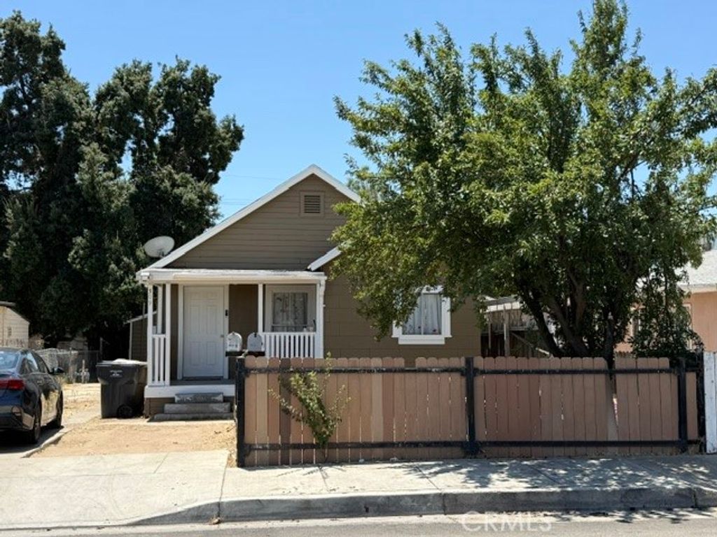Image 1 of property listing at 309 Wilson, Bakersfield, CA 93308