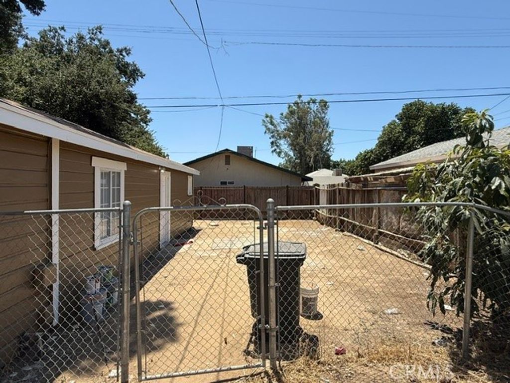 Image 5 of property listing at 309 Wilson, Bakersfield, CA 93308