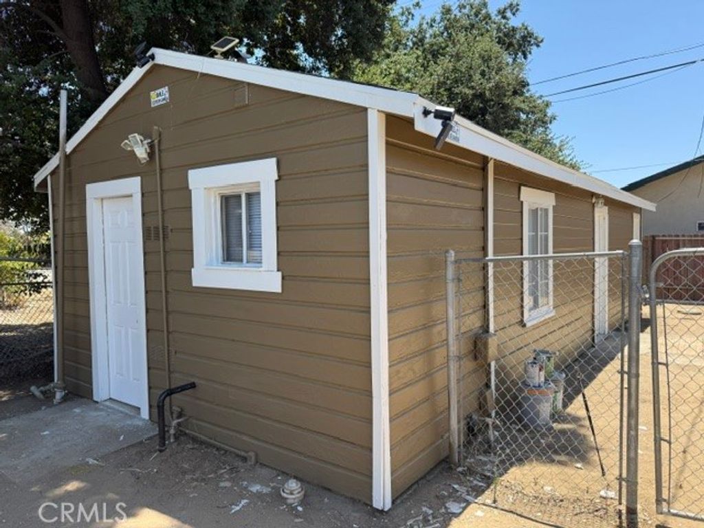 Image 6 of property listing at 309 Wilson, Bakersfield, CA 93308
