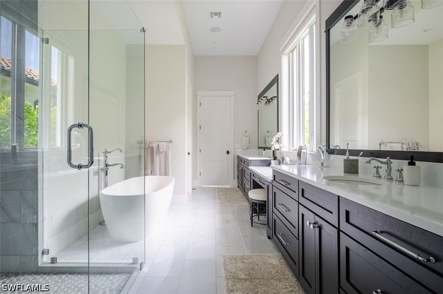 2100 SNOOK DR, Naples, FL 34102