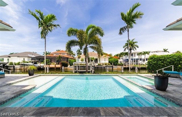 2100 SNOOK DR, Naples, FL 34102