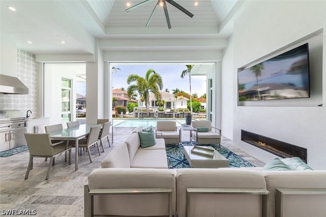 2100 SNOOK DR, Naples, FL 34102