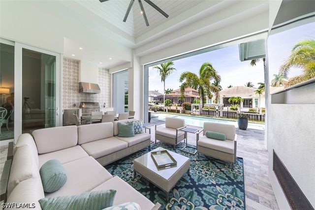 2100 SNOOK DR, Naples, FL 34102