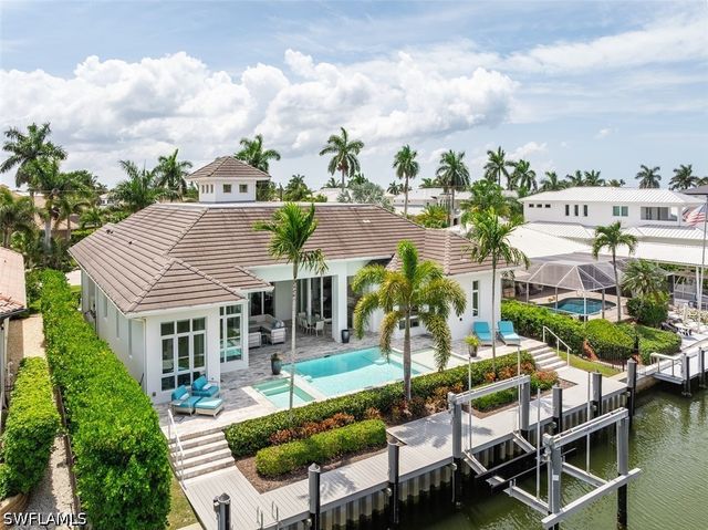 2100 SNOOK DR, Naples, FL 34102
