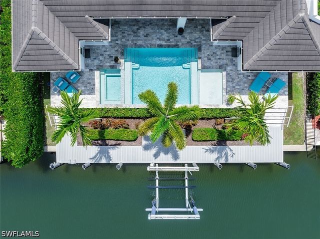 2100 SNOOK DR, Naples, FL 34102