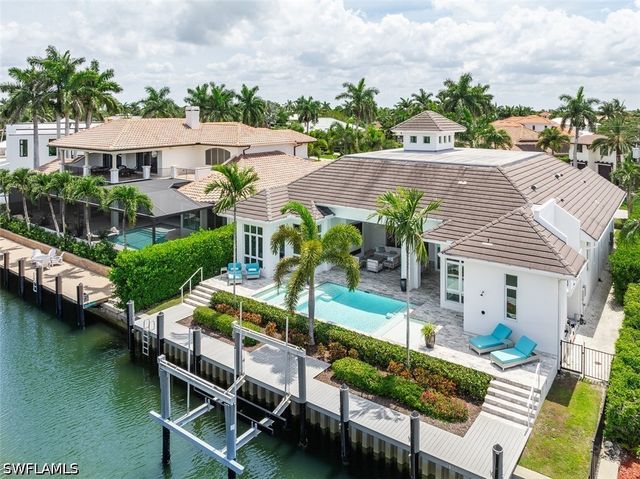 2100 SNOOK DR, Naples, FL 34102
