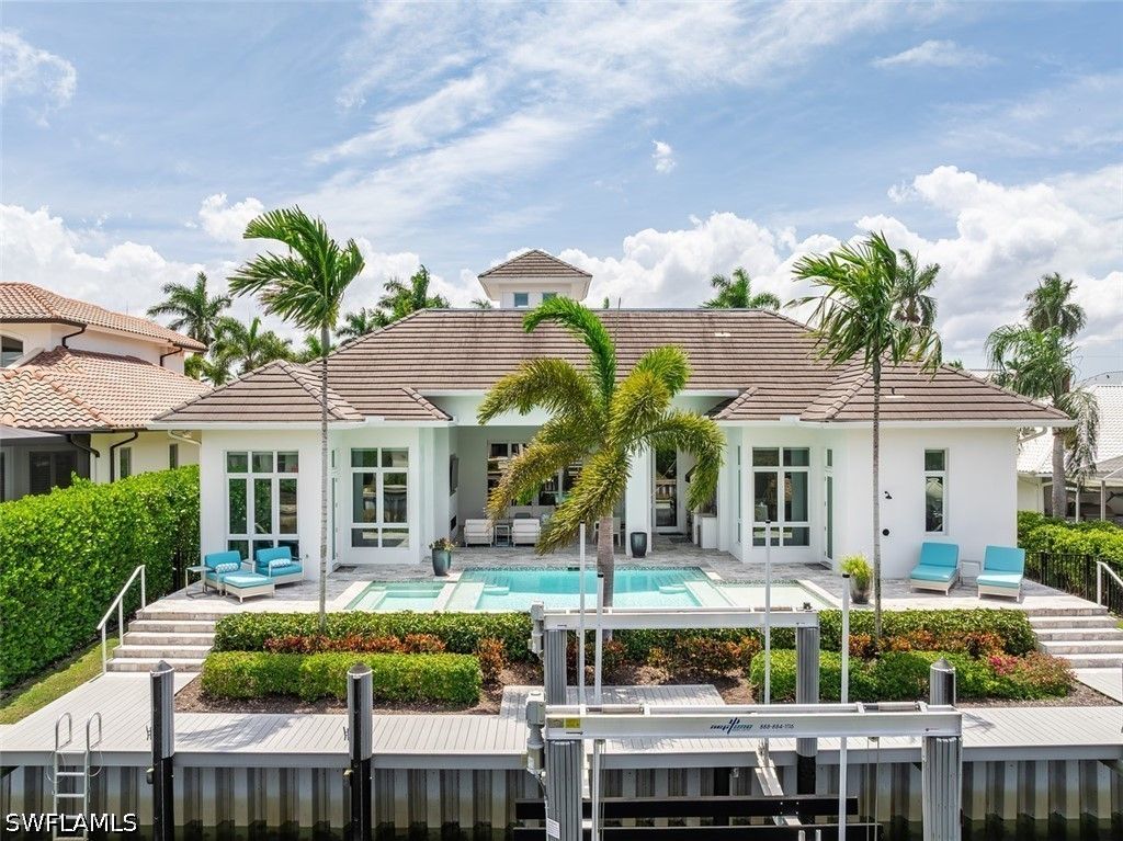 2100 SNOOK DR, Naples, FL 34102