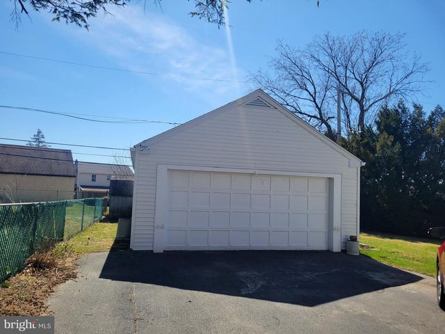 11 TENBY RD, Havertown, PA 19083