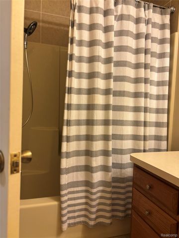 50413 Bay Run S 15, Chesterfield Township, MI 48047