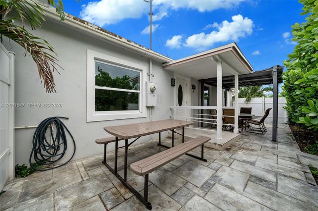 524 NW 10th St 0, Hallandale Beach, FL 33009