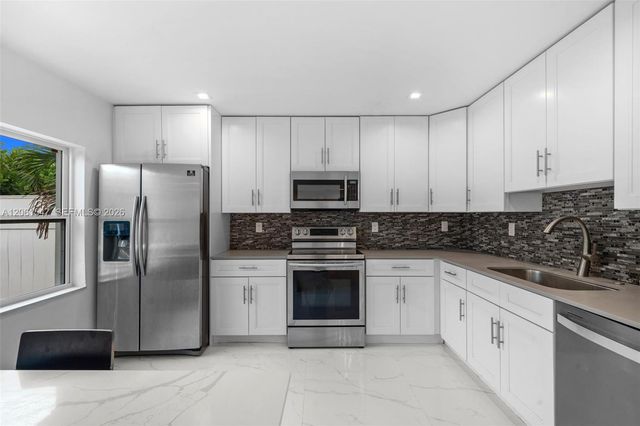 524 NW 10th St 0, Hallandale Beach, FL 33009