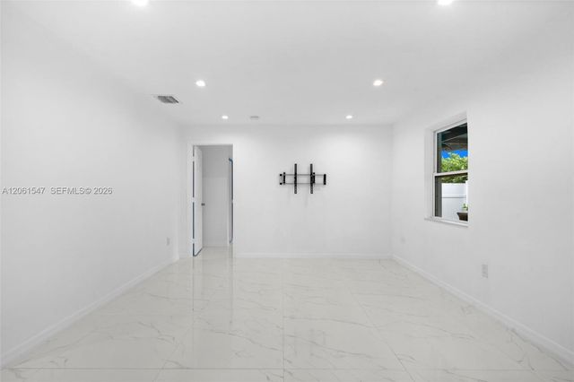 524 NW 10th St 0, Hallandale Beach, FL 33009