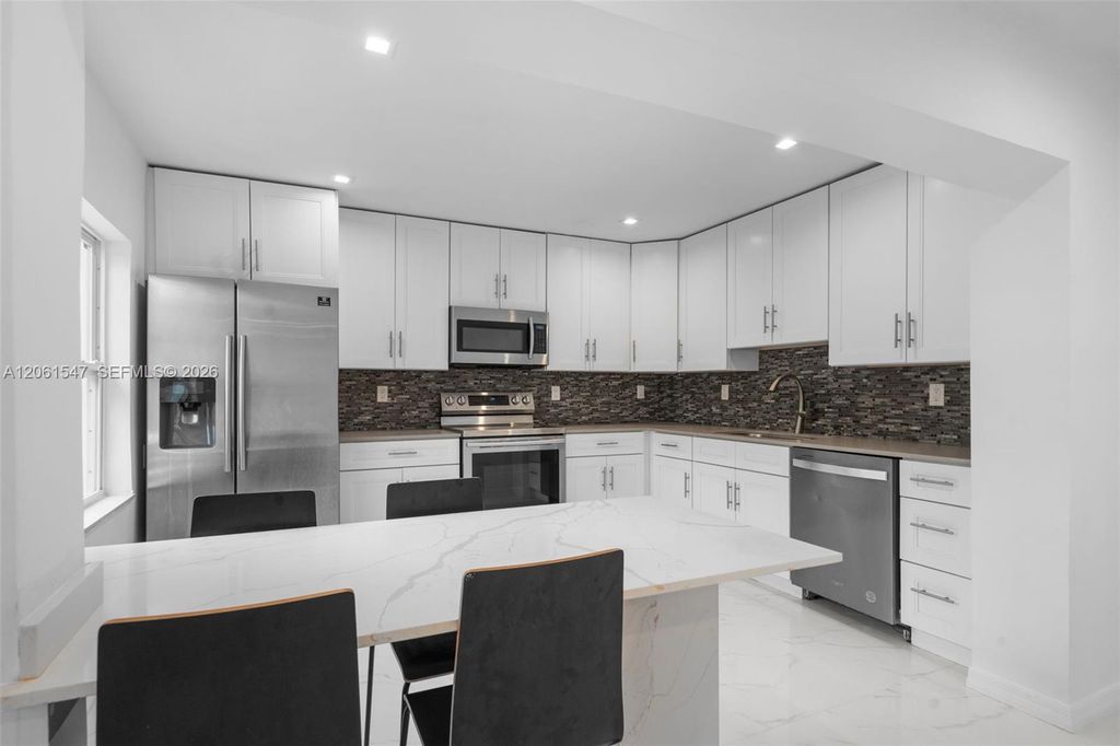 524 NW 10th St 0, Hallandale Beach, FL 33009