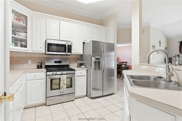 206 Bernburg Court, College Station, TX 77845