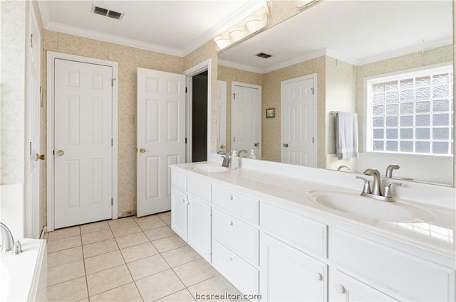 206 Bernburg Court, College Station, TX 77845