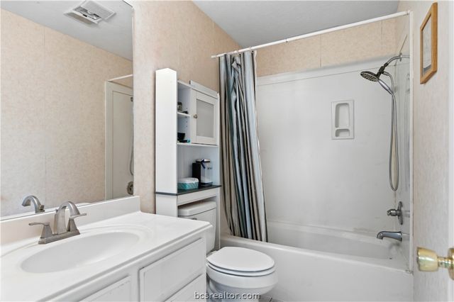 206 Bernburg Court, College Station, TX 77845