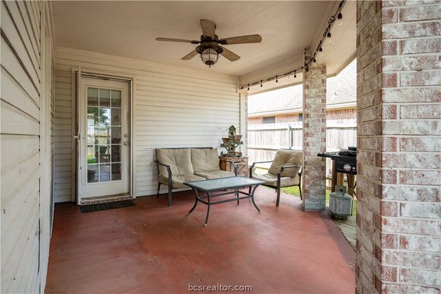 206 Bernburg Court, College Station, TX 77845