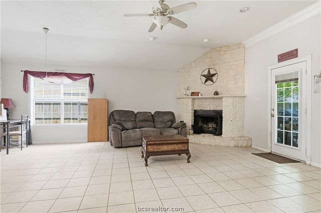 206 Bernburg Court, College Station, TX 77845