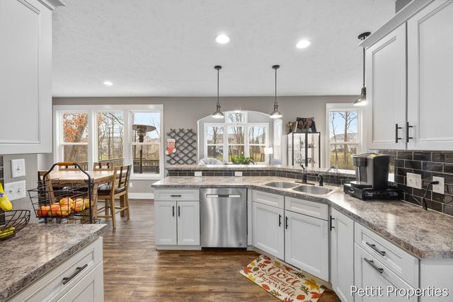 3099 Lowingwood Court, Jenison, MI 49428